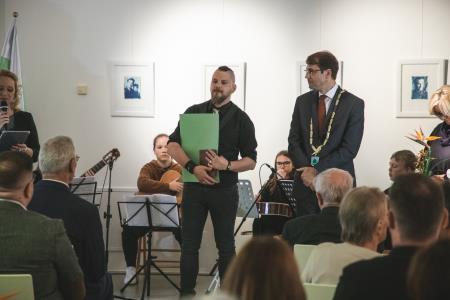 Prežihovo plaketo je  prejel Gregor ŠTEHARNIK